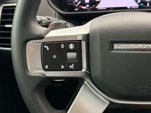 Used 2024 Land Rover Discovery Dynamic SE AWD/4WD image 16