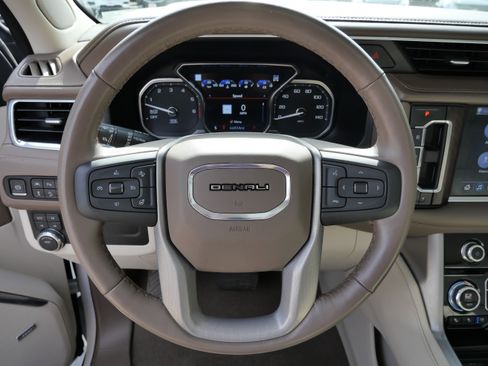 Used 2021 GMC Yukon Denali w/ Denali Premium Package image 24