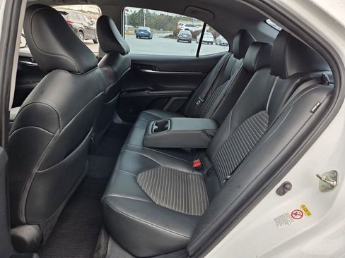 Used 2019 Toyota Camry SE image 6