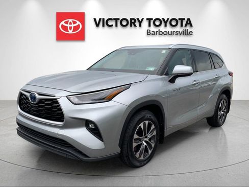 Used 2021 Toyota Highlander XLE AWD/4WD image 1