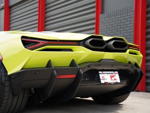 Used 2025 Lamborghini Revuelto Base image 9