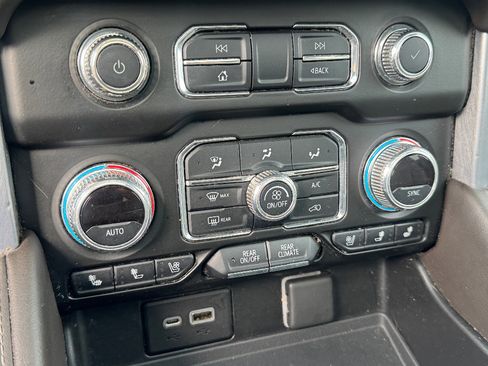 Used 2021 GMC Yukon XL SLT w/ SLT Luxury Plus Package image 12