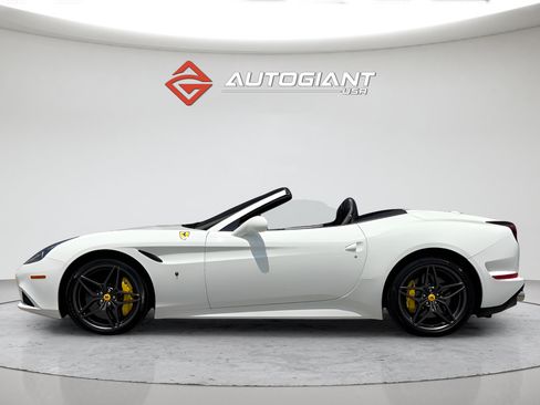 Used 2015 Ferrari California T RWD image 12