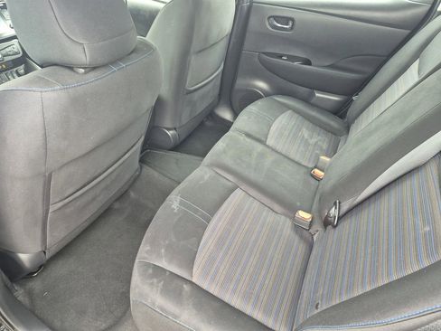 Used 2019 Nissan Leaf SV w/ SV Technology Package image 13