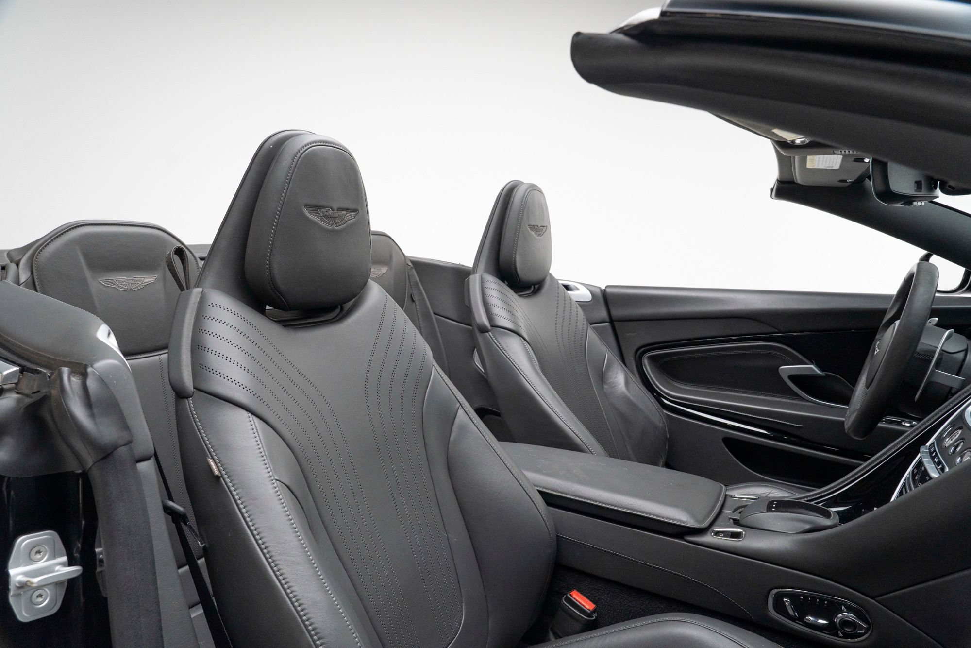 Used 2020 Aston Martin DB11 Volante RWD image 43