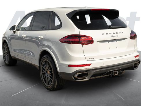 Used 2017 Porsche Cayenne AWD/4WD image 2