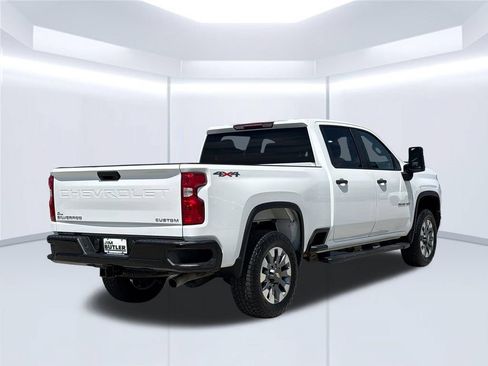 Used 2022 Chevrolet Silverado 2500 Custom AWD/4WD image 7