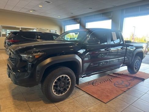 Used 2024 Toyota Tacoma TRD Off-Road w/ TRD Off Road Upgrade Package image 5