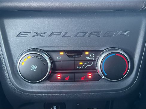 Used 2026 Ford Explorer Platinum AWD/4WD image 37
