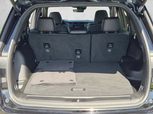Used 2025 Jeep Grand Cherokee Altitude RWD image 6