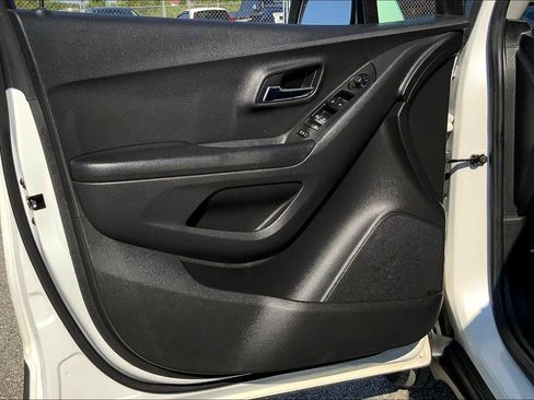 Certified 2022 Chevrolet Trax LT w/ Sport Edition image 39