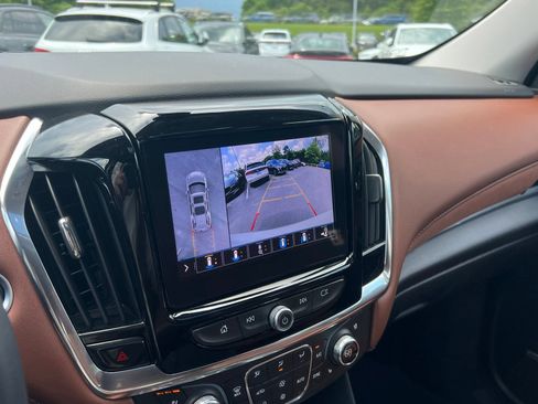 Used 2021 Chevrolet Traverse High Country FWD image 15