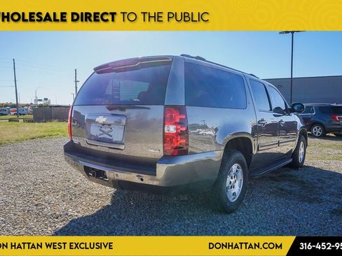 Used 2011 Chevrolet Suburban LT image 32