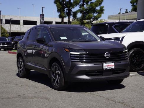 New 2026 Nissan Kicks SV image 2