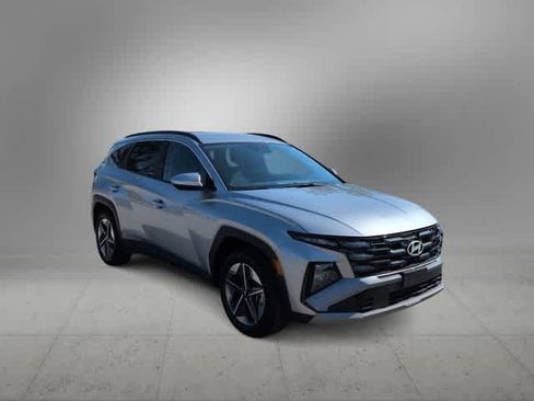 Used 2025 Hyundai Tucson SEL FWD image 2