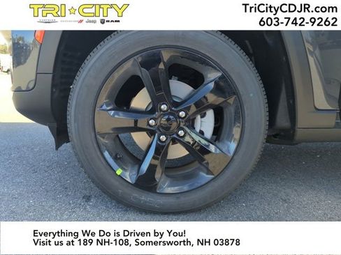 New 2025 Jeep Grand Cherokee Altitude image 26