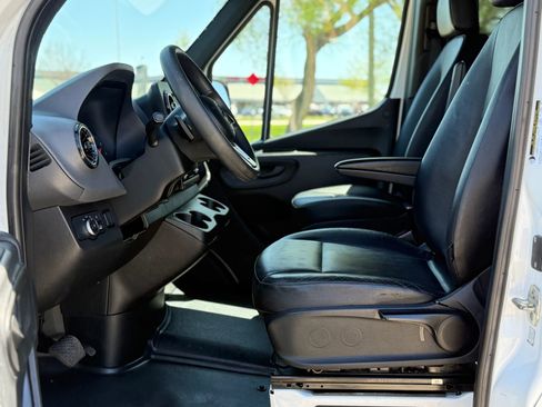 Used 2021 Mercedes-Benz Sprinter 2500 w/ Driver Convenience Package image 10