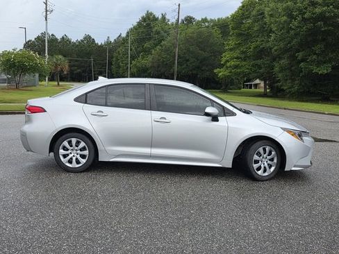 Used 2022 Toyota Corolla LE FWD image 32