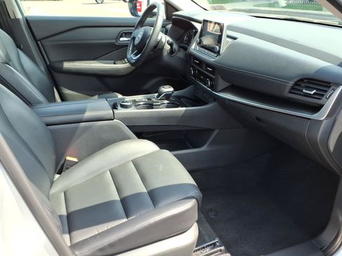 Used 2024 Nissan Rogue SV w/ SV Premium Package AWD/4WD image 29
