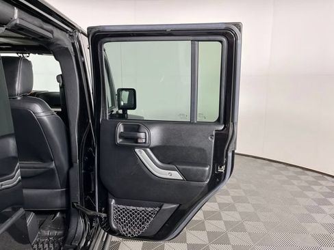 Used 2016 Jeep Wrangler Unlimited Rubicon AWD/4WD image 40