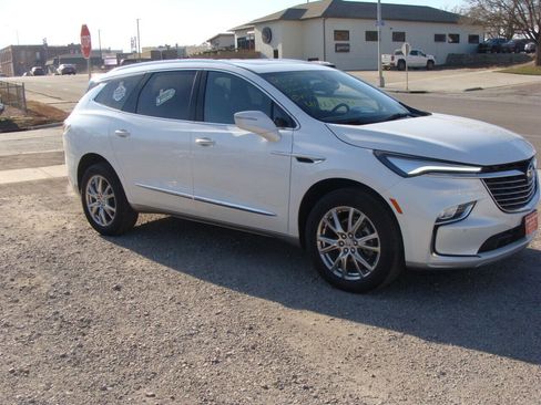Used 2023 Buick Enclave Essence w/ Experience Buick Package image 3