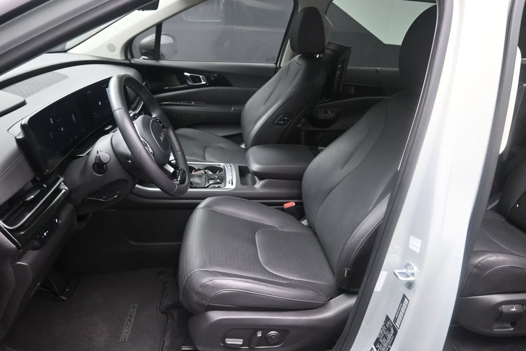 Used 2025 Kia Carnival SX Prestige FWD image 18