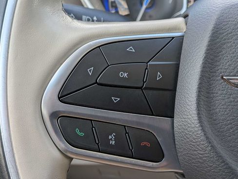 Certified 2020 Chrysler Pacifica Limited w/ Advanced Safetytec Group FWD image 24
