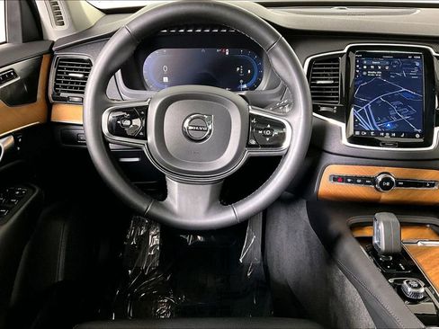 Used 2024 Volvo XC90 B6 Plus w/ Protection Package image 5