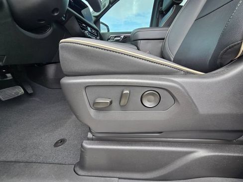 Used 2025 Chevrolet Tahoe Premier AWD/4WD image 24