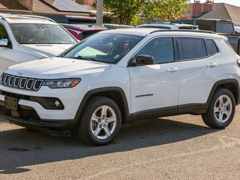 Used 2023 Jeep Compass Latitude AWD/4WD image 9