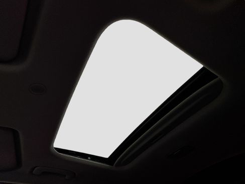 Used 2022 Hyundai Venue SEL image 14