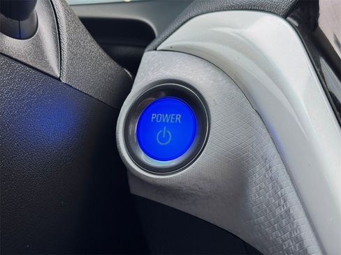 Used 2019 Chevrolet Bolt Premier w/ Infotainment Package image 27