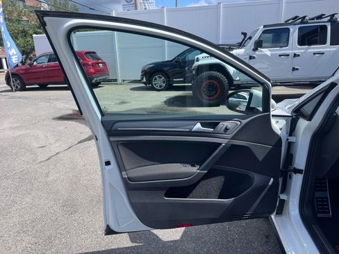 Used 2018 Volkswagen GTI SE FWD image 7