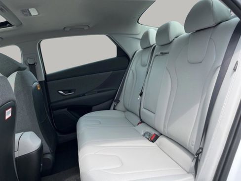 New 2025 Hyundai Elantra Limited image 35