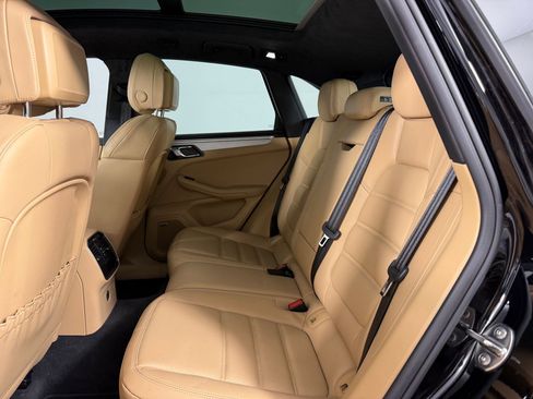 Used 2018 Porsche Macan Turbo image 16