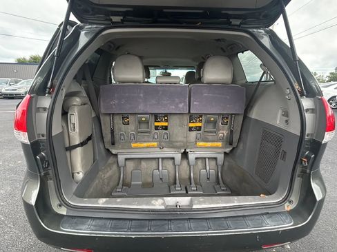 Used 2014 Toyota Sienna LE image 19