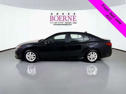 Used 2025 Toyota Camry LE image 4
