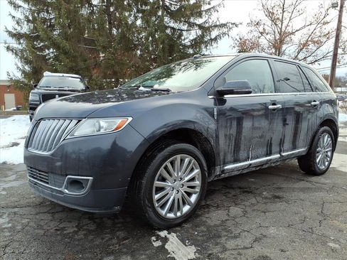 Used 2014 Lincoln MKX FWD w/ Equipment Group 101A image 3