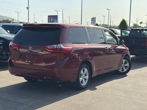 Used 2017 Toyota Sienna L FWD image 5