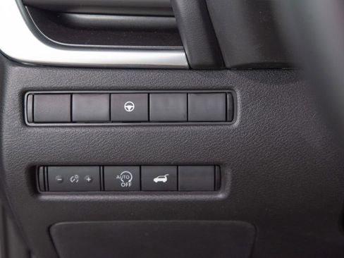 Used 2025 Nissan Rogue SV AWD/4WD image 32