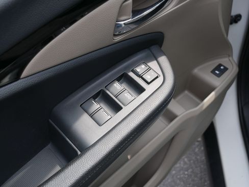 Used 2017 Honda Pilot Touring image 19