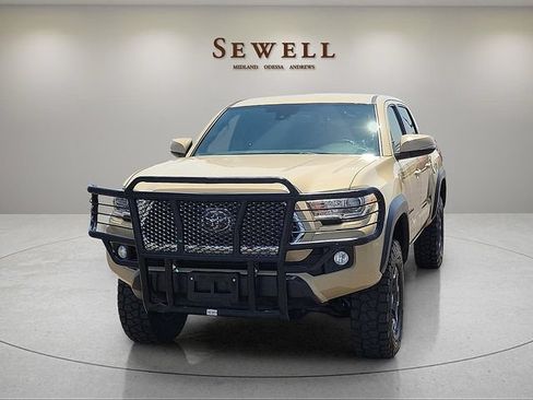 Used 2018 Toyota Tacoma TRD Off-Road AWD/4WD image 1