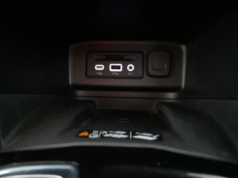 Used 2023 Chevrolet Equinox Premier AWD/4WD image 30