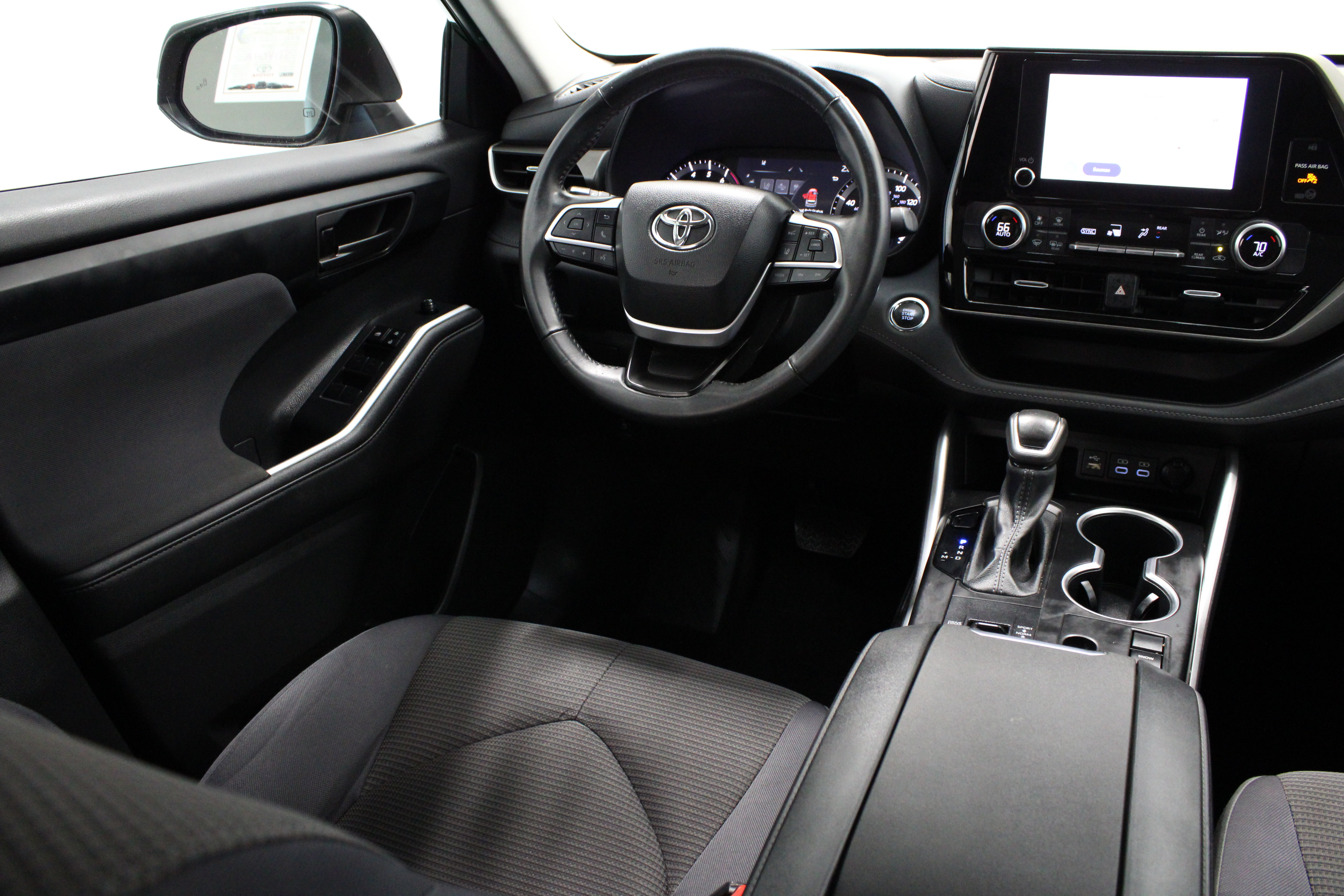 Used 2023 Toyota Highlander LE FWD image 30