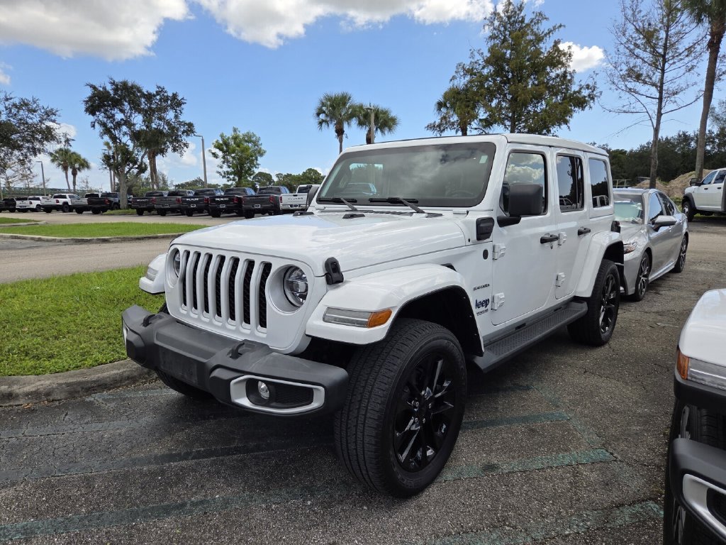 Used 2021 Jeep Wrangler Unlimited Sahara w/ Cold Weather Group AWD/4WD image 3