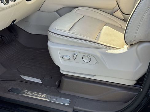 Used 2022 GMC Yukon Denali image 17