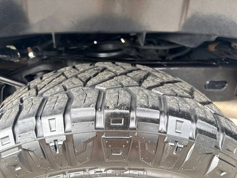 Used 2025 Toyota Tacoma SR5 AWD/4WD image 35