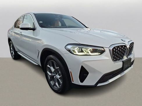 Used 2023 BMW X4 xDrive30i w/ Premium Package image 3
