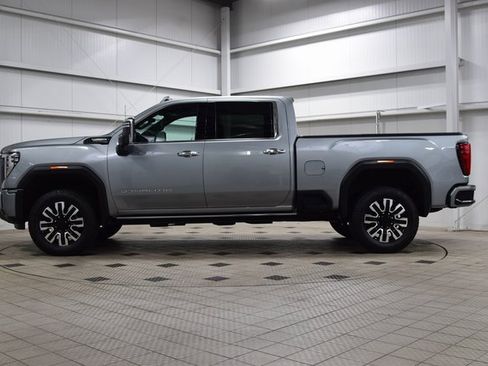 Used 2024 GMC Sierra 3500 Denali Ultimate image 4