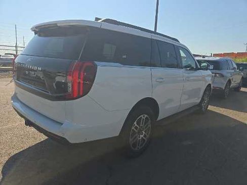 Used 2025 Ford Expedition Active RWD image 3